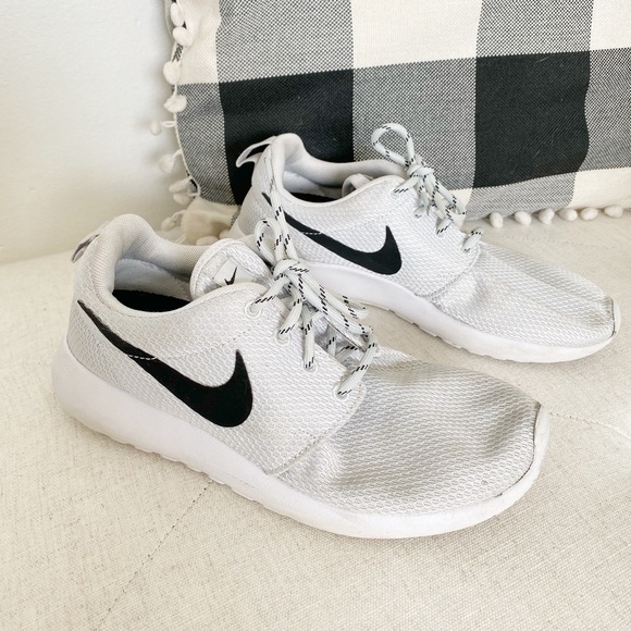 gray shoes nike
